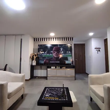 Hermosa Casa En Tumbaco ! Cerca Del Aeropuerto De Quito Y Cerca De Cumbaya !